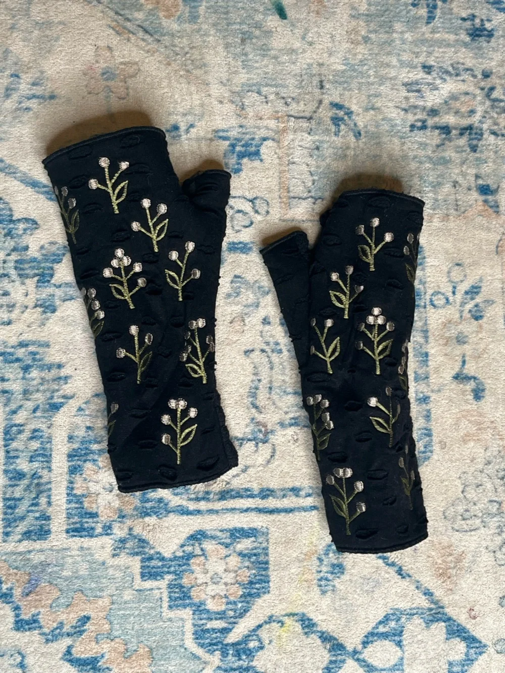 Black Floral Embroidered Fingerless Gloves